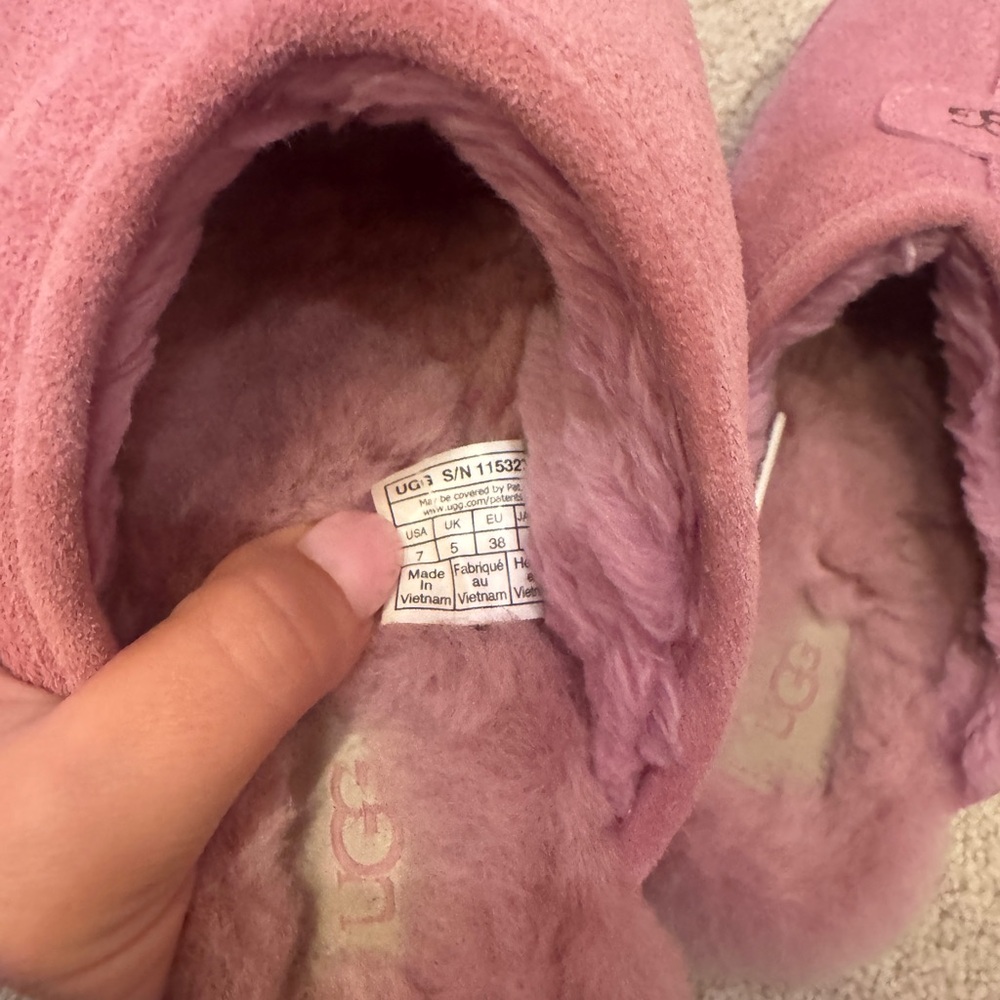 Pink Ugg slippers - Picture 2 of 6
